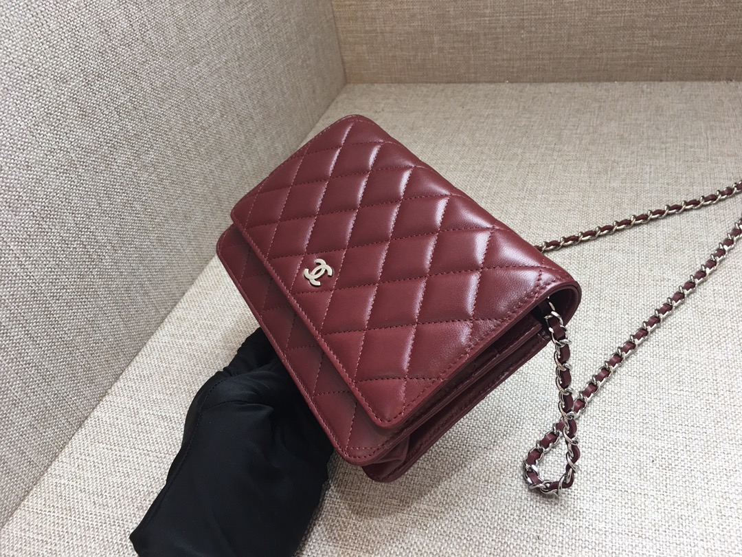 Lambskin Wallet On Chain Shoulder Bag A33814 Burgundy/Silver